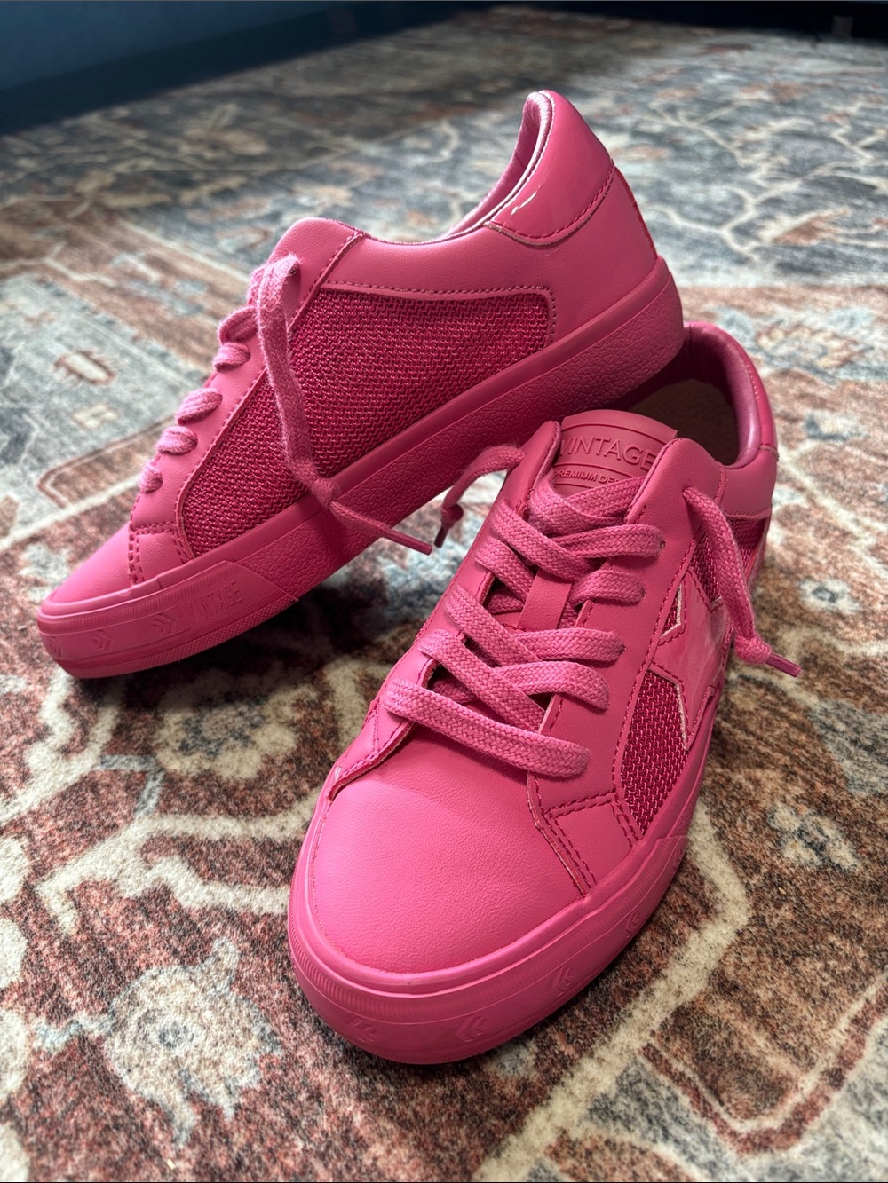 Vintage Havana Hot Pink Girls Low-Top Sneakers
